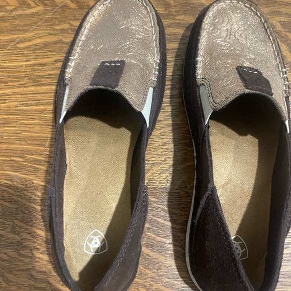 Ariat Suede Floral Metallic Casual Slip-On Cruiser Moc-Toe. Only worn once! - Picture 5 of 7